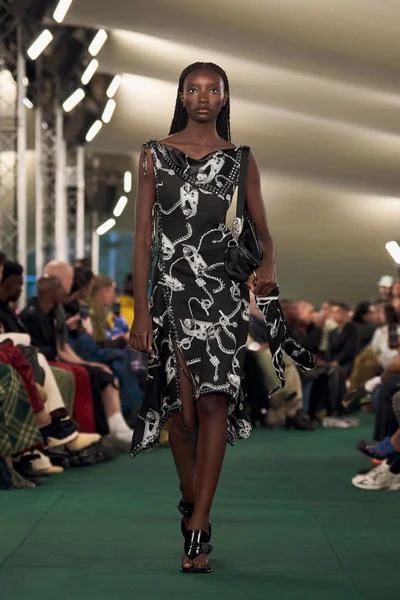 Look 11